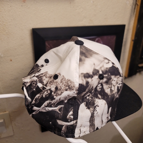 AMC The Walking Dead Zombies Snap Back Hat NWOT - Picture 2 of 4